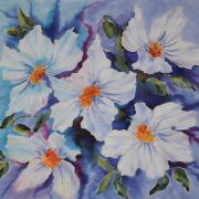 białe kwiaty w niebieskim - krepa - chusta jedwabna ręcznie malowana